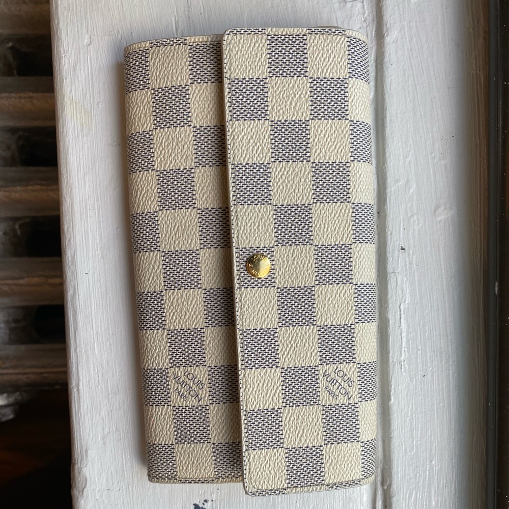 Louis Vuitton Damier azur international wallet